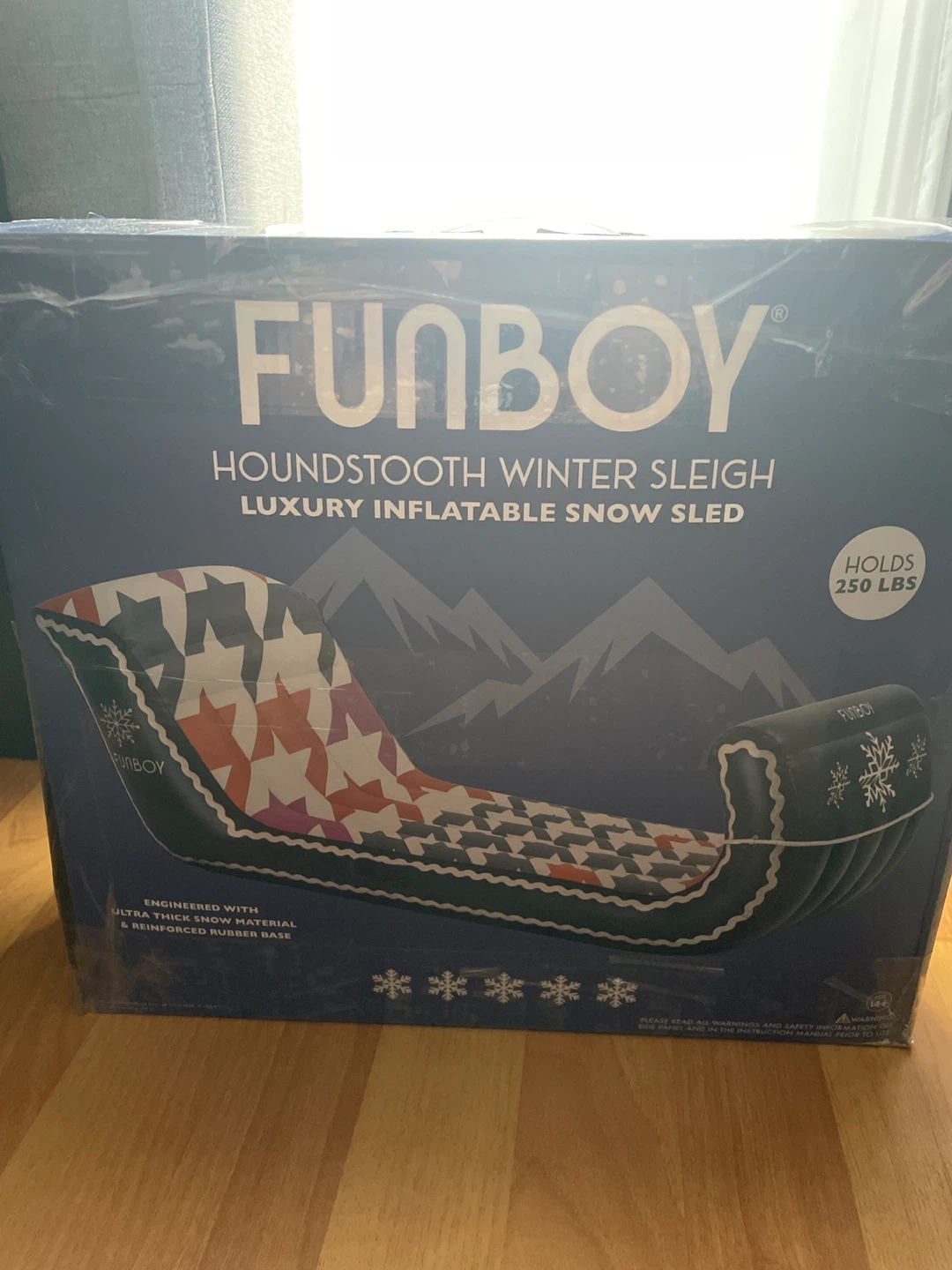 FUNBOY Houndstooth Winter Sleigh