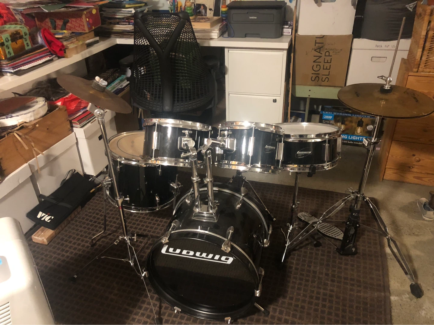 Ludwig drum set for kids 7 yo and up. Complete and ready