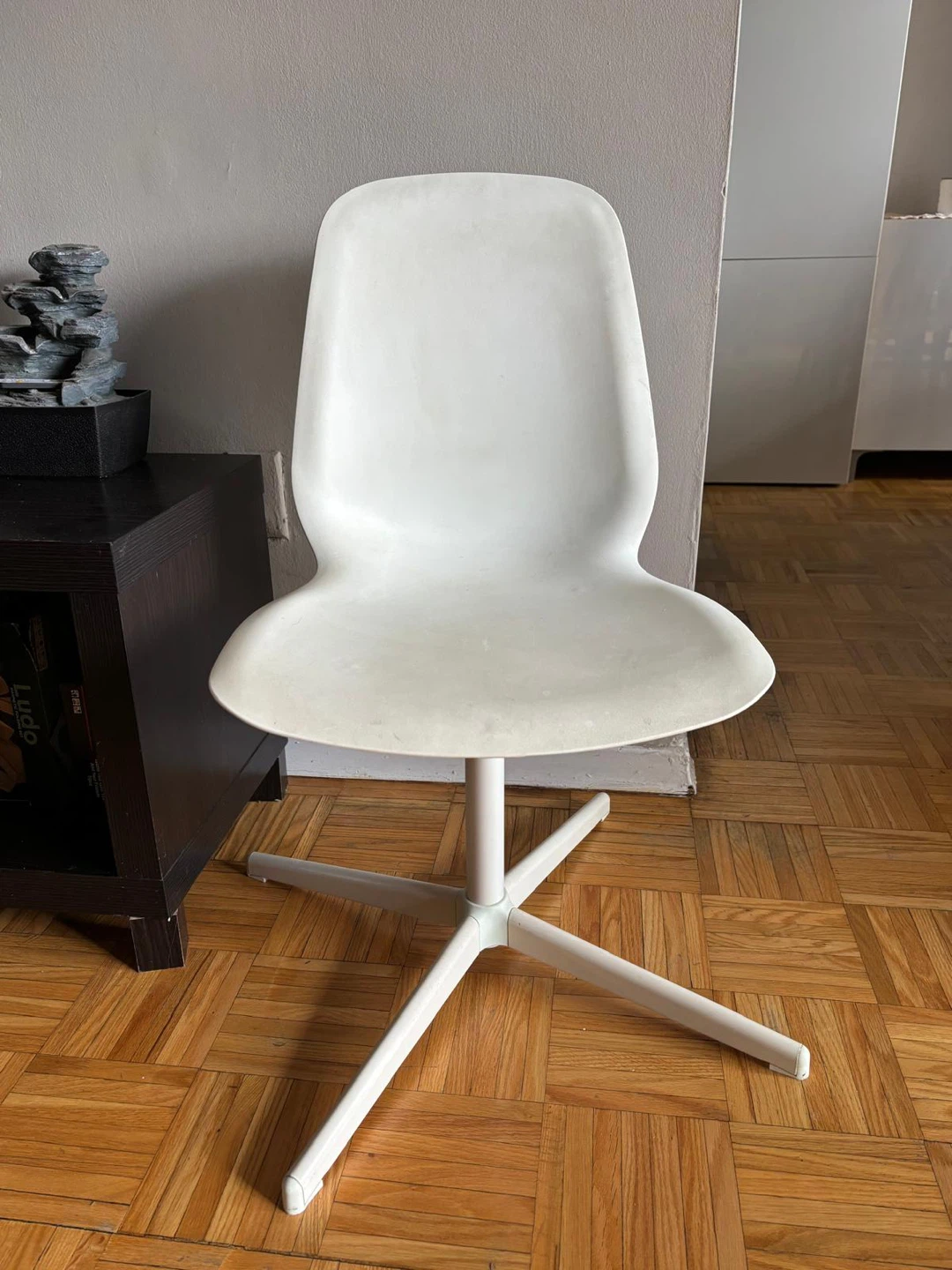 White Swivel Office Chair - photo 2