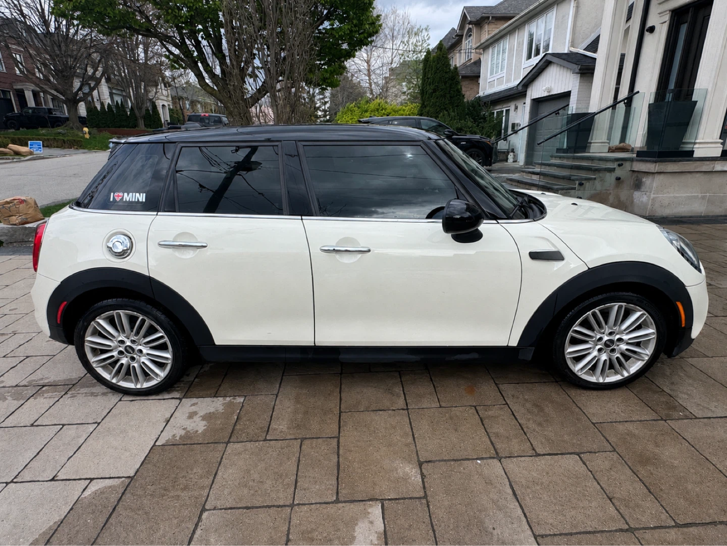 2016 MINI Cooper S 5-Door/Only 45,500 km/No Accidents/New Tires - photo 2