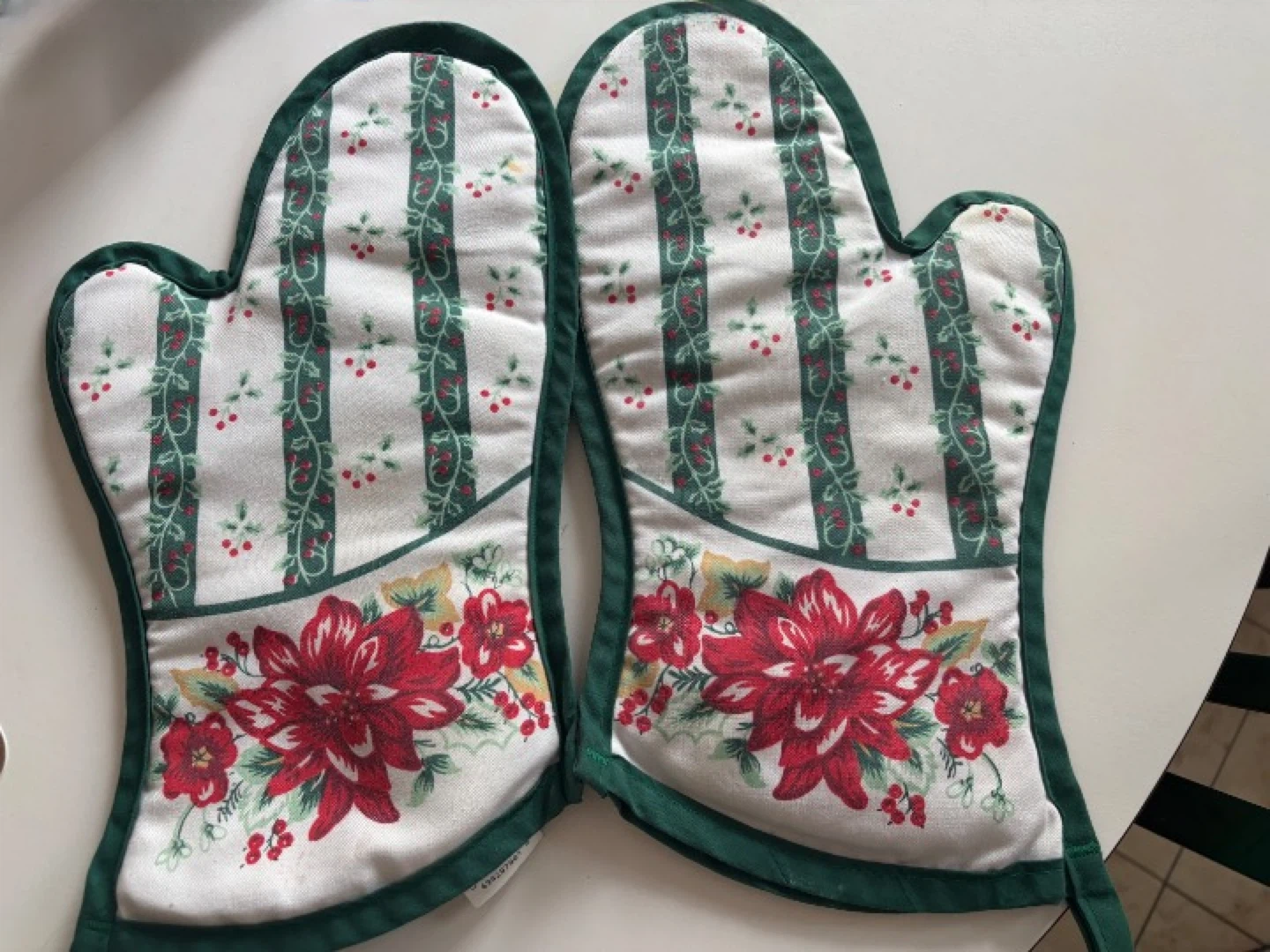 Oven Mitts - Poinsettia Christmas Design (small stain)