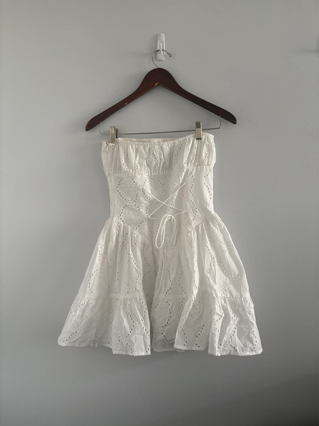 Sabo Skirt | White Eyelet Strapless Mini Dress - XS - photo 4