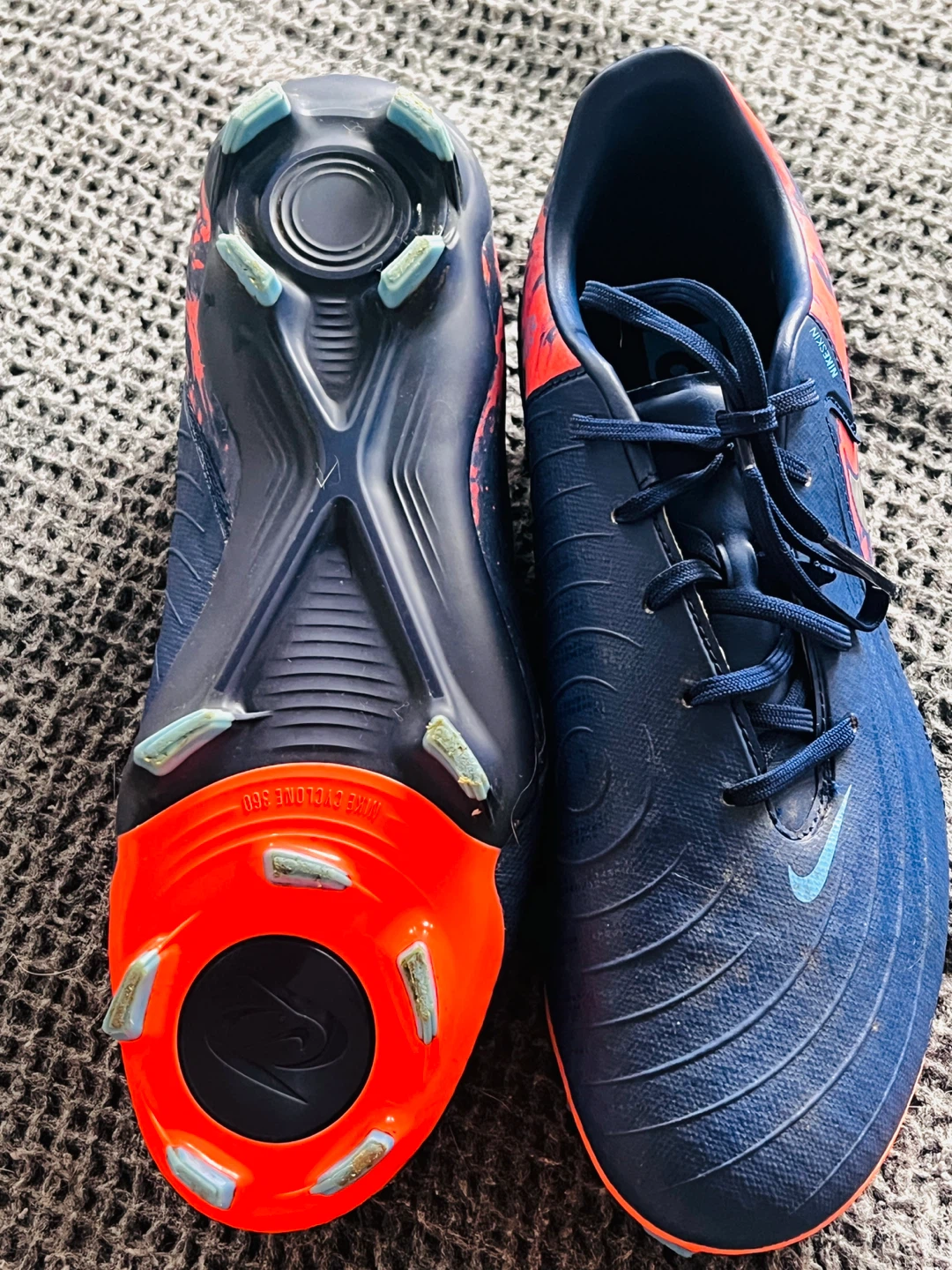 Nike Phantom Soccer Cleats Size 8.5 - photo 3