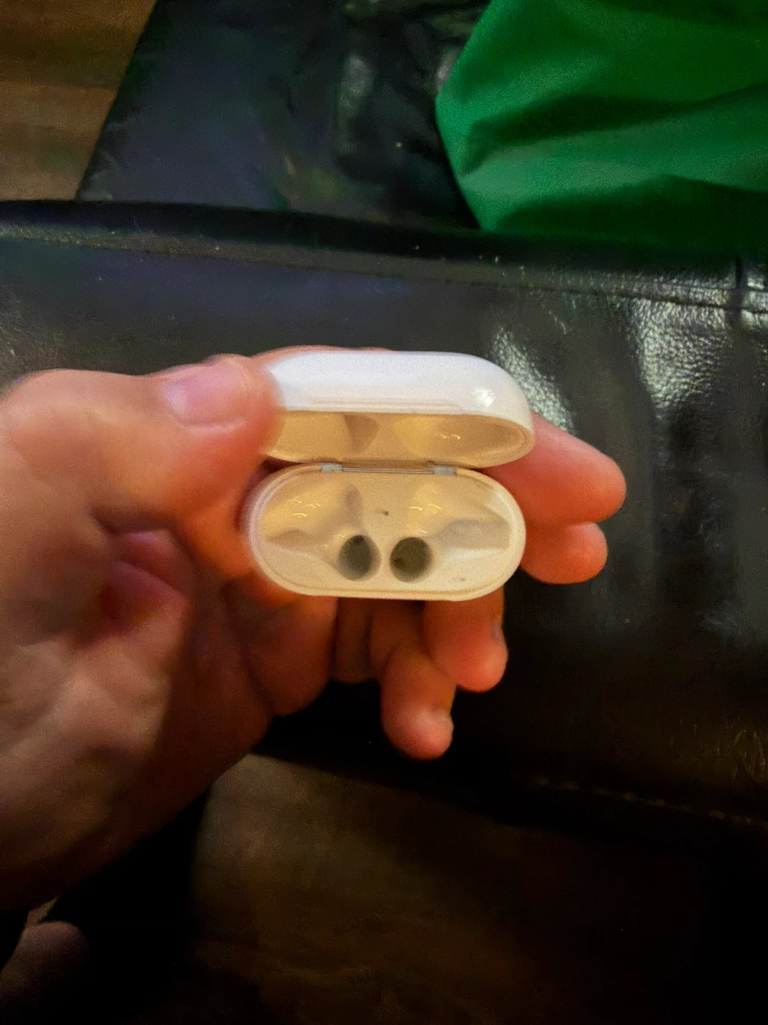 Apple AirPods Gen 1 Charging Case - photo 2