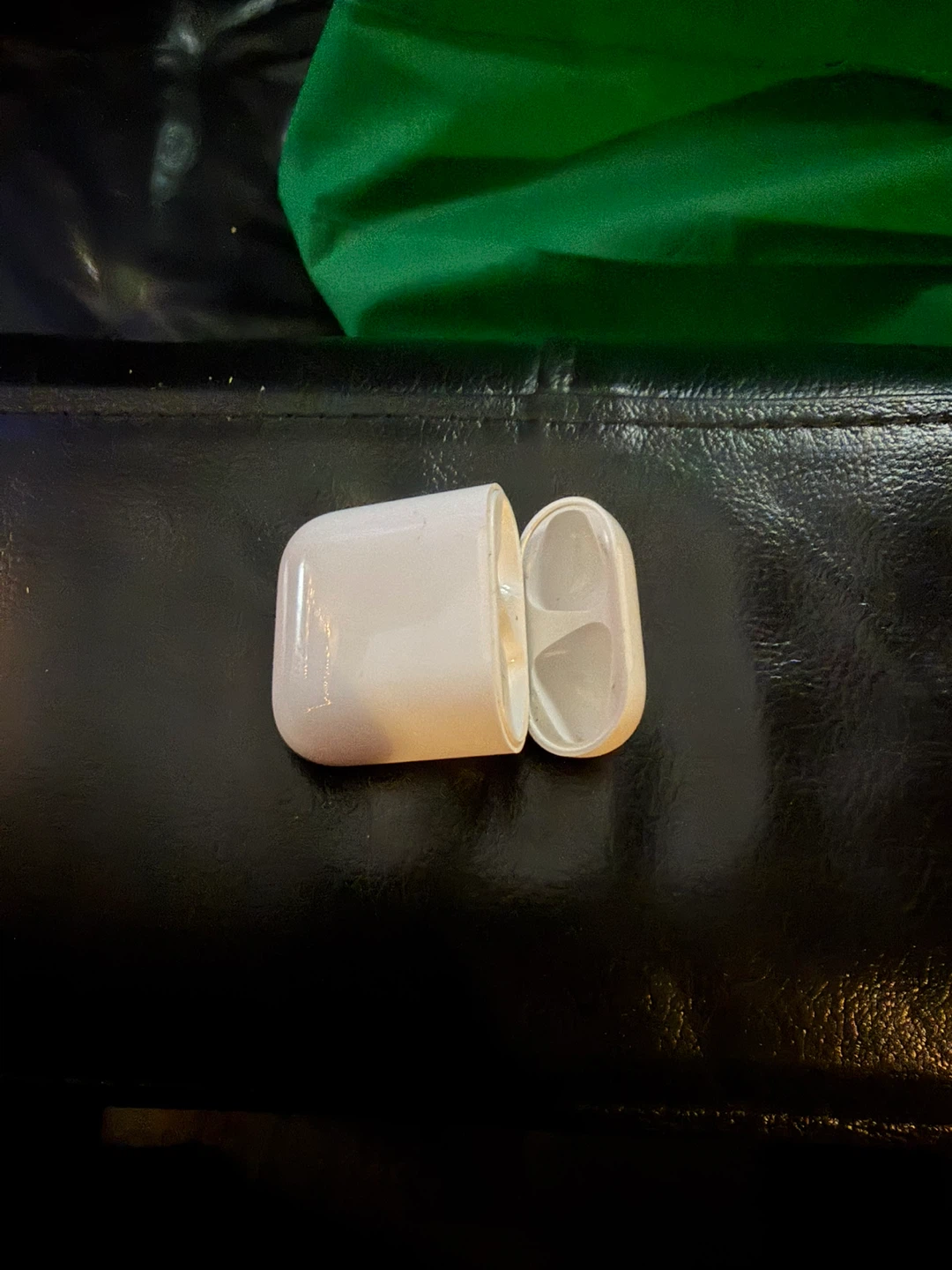 Apple AirPods Gen 1 Charging Case