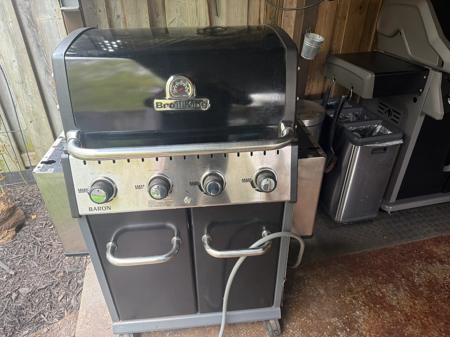 Broil King Baron 4-Burner Propane Gas Grill
