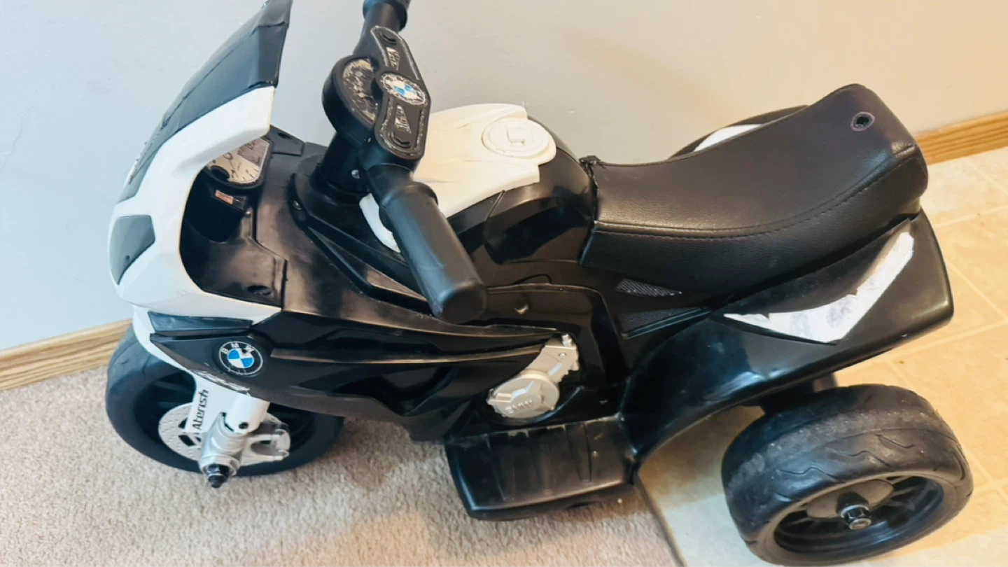 BMW Ride-On Motorcycle Toy - photo 2
