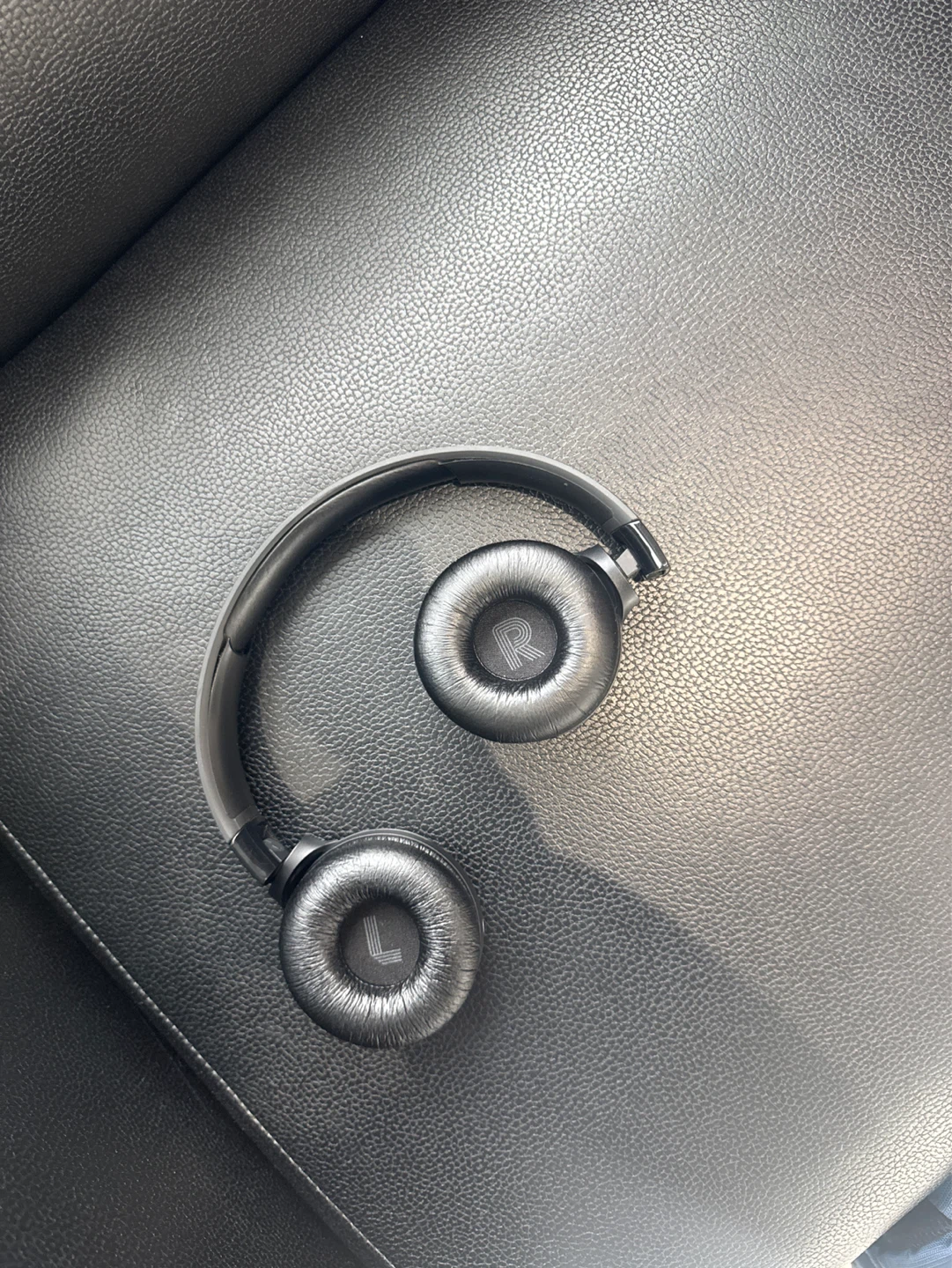 JBL Tune  520BT  Wireless On-Ear Headphones - photo 2