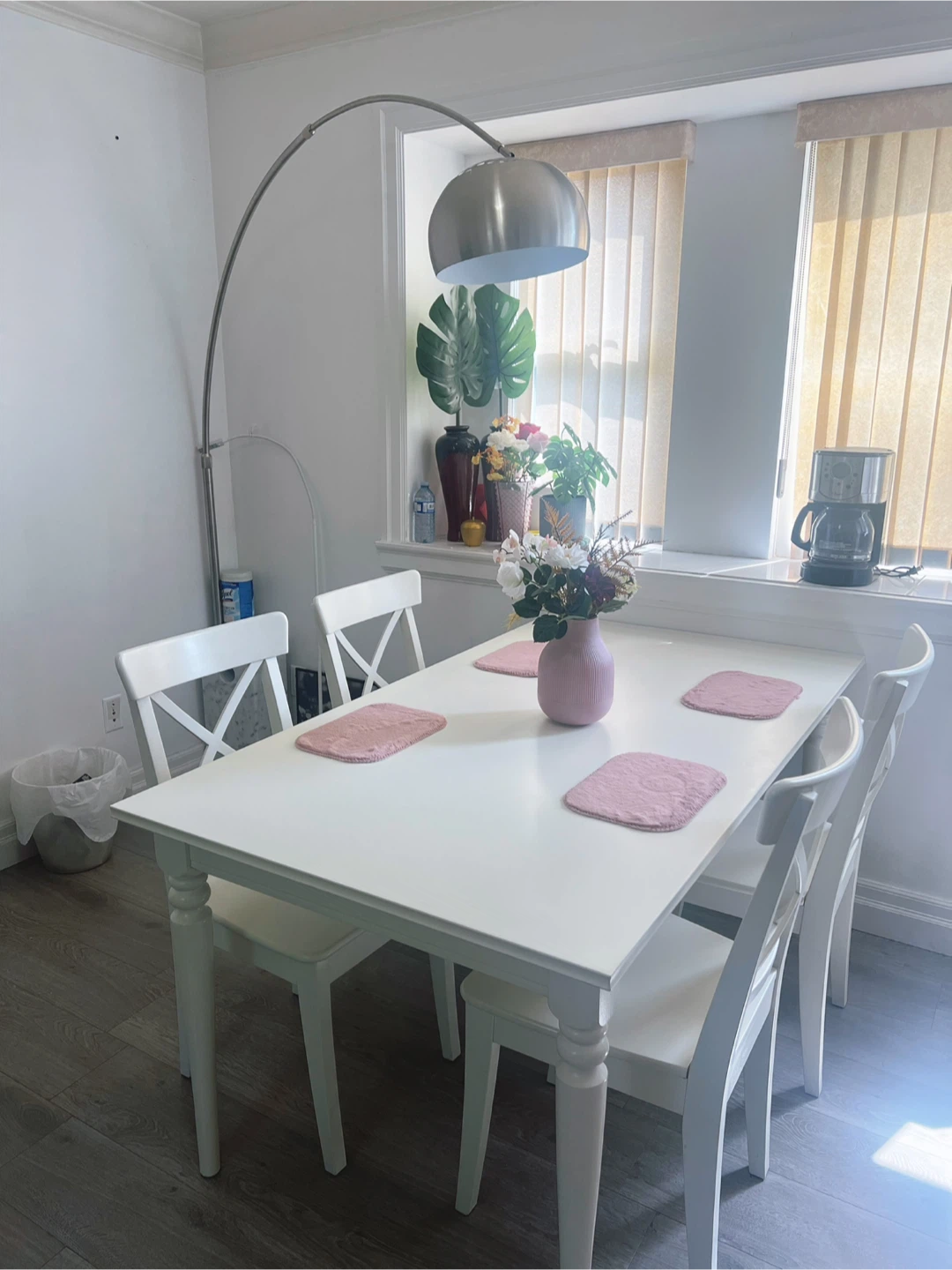 IKEA Extendable Dining Table with 4 Chairs,delivery available - photo 2