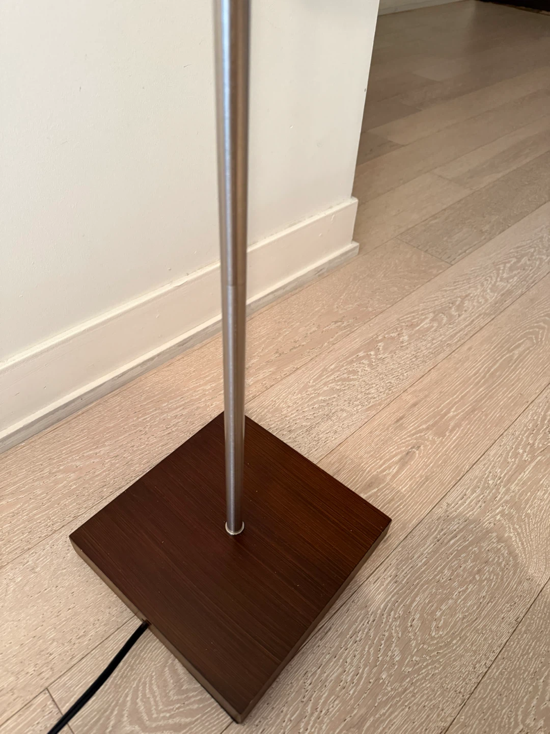 Modern Floor Lamp with Wood Base - photo 2