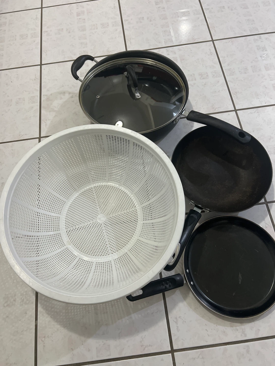Assorted Cookware Set with Colander