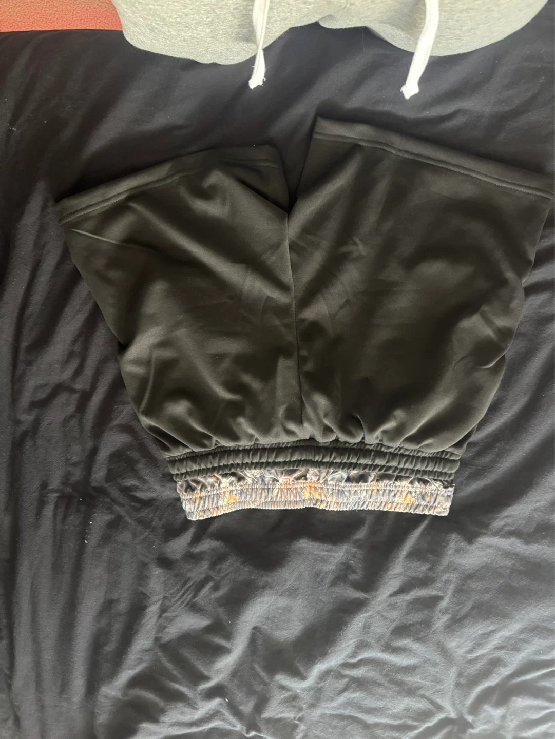 Black athletic shorts with camouflage waistband - photo 3