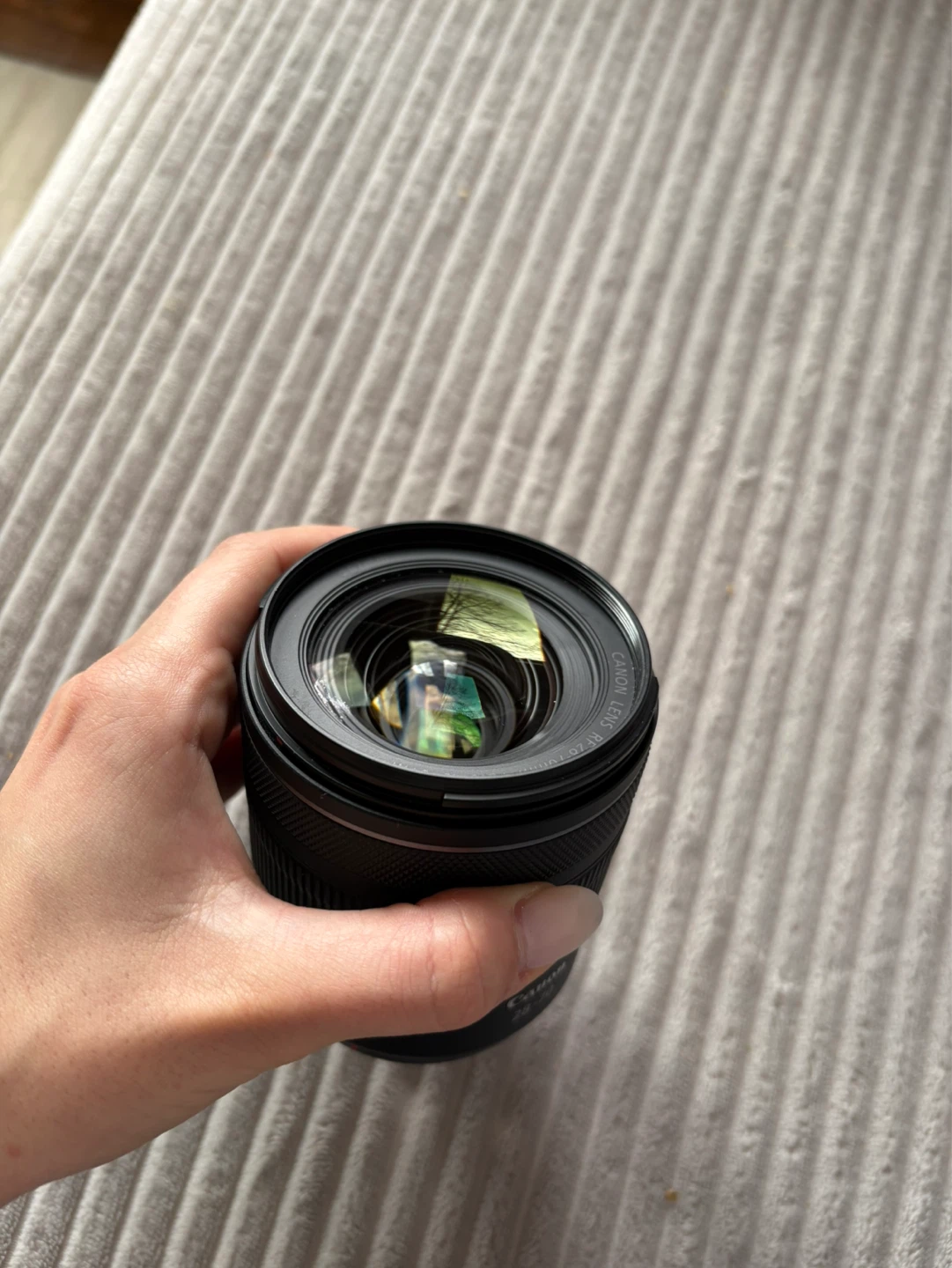 Canon RF 28-70mm f/2.8 USM Lens - photo 2