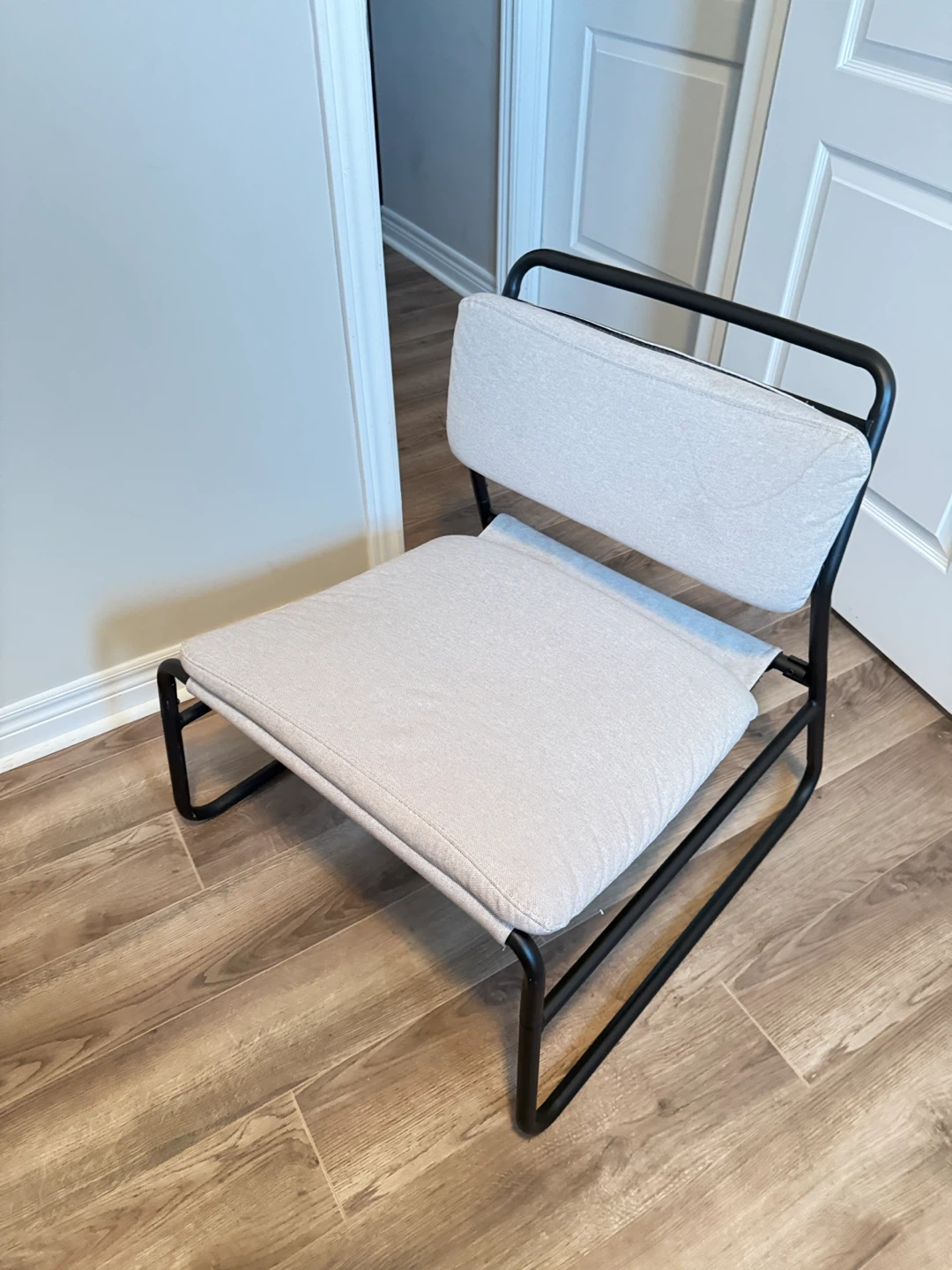 IKEA accent chair with black metal frame - photo 3