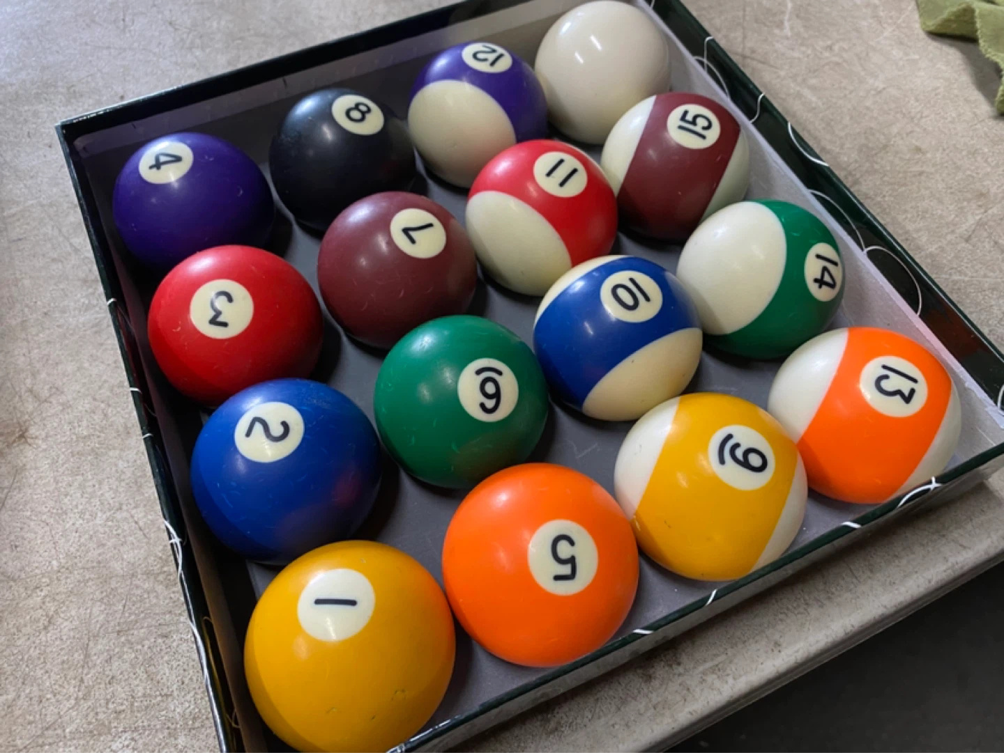 Billiards pools balls set