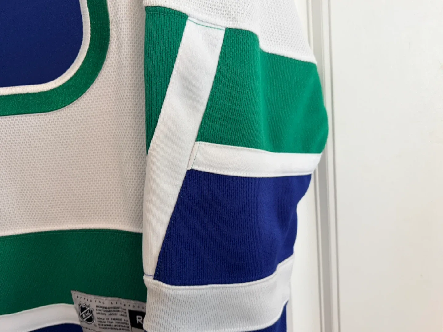 Authentic Reebok Vancouver Canucks 40th Anniversary Jersey Small - photo 4