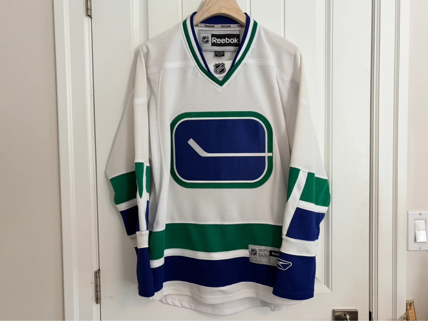 Authentic Reebok Vancouver Canucks 40th Anniversary Jersey Small