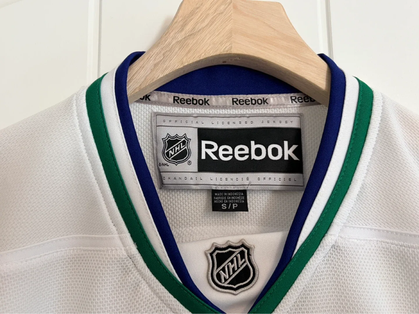 Authentic Reebok Vancouver Canucks 40th Anniversary Jersey Small - photo 3