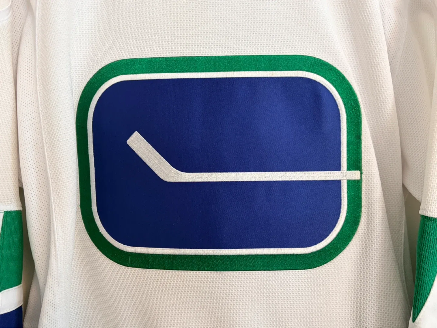 Authentic Reebok Vancouver Canucks 40th Anniversary Jersey Small - photo 2