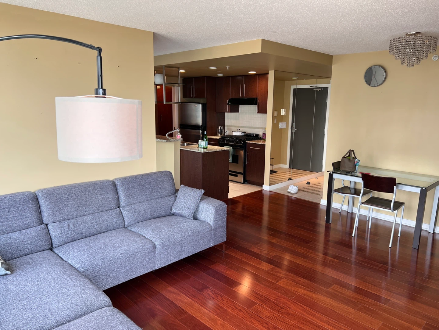 Vancouver downtown/Yaletown 1 bedroom 1 den short term rental - photo 3