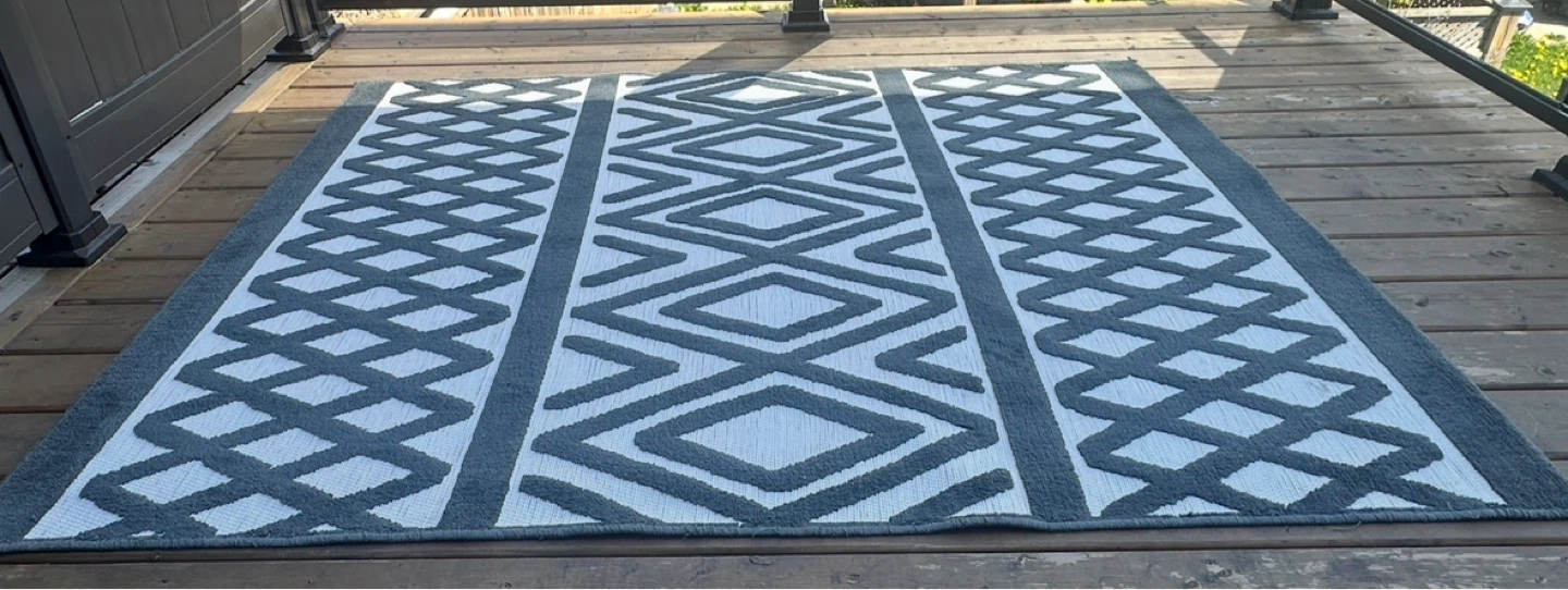 Outdoor Area Rug - Grey and White Geometric Pattern - photo 2