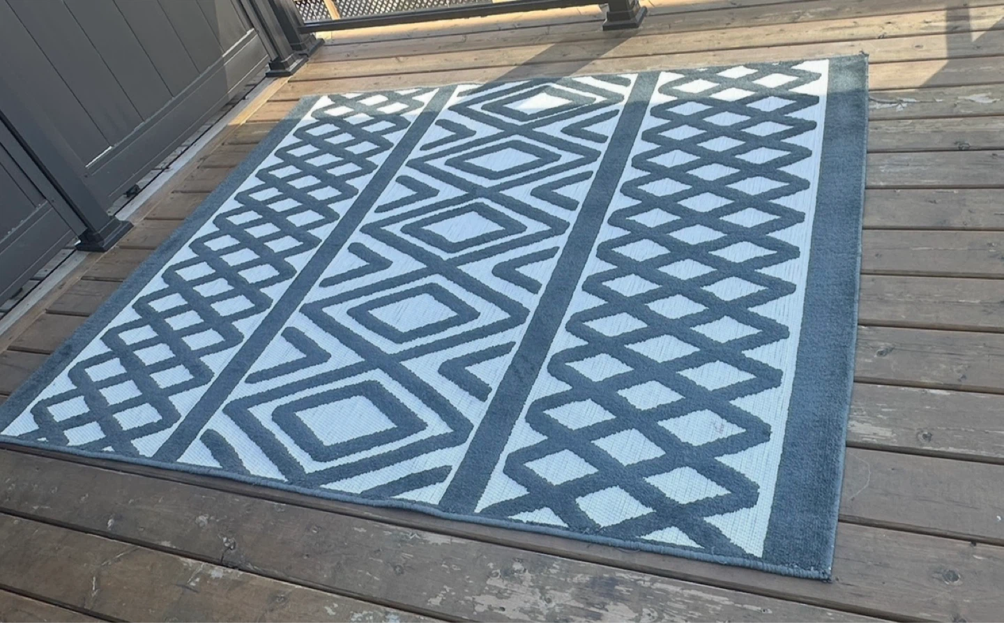 Outdoor Area Rug - Grey and White Geometric Pattern