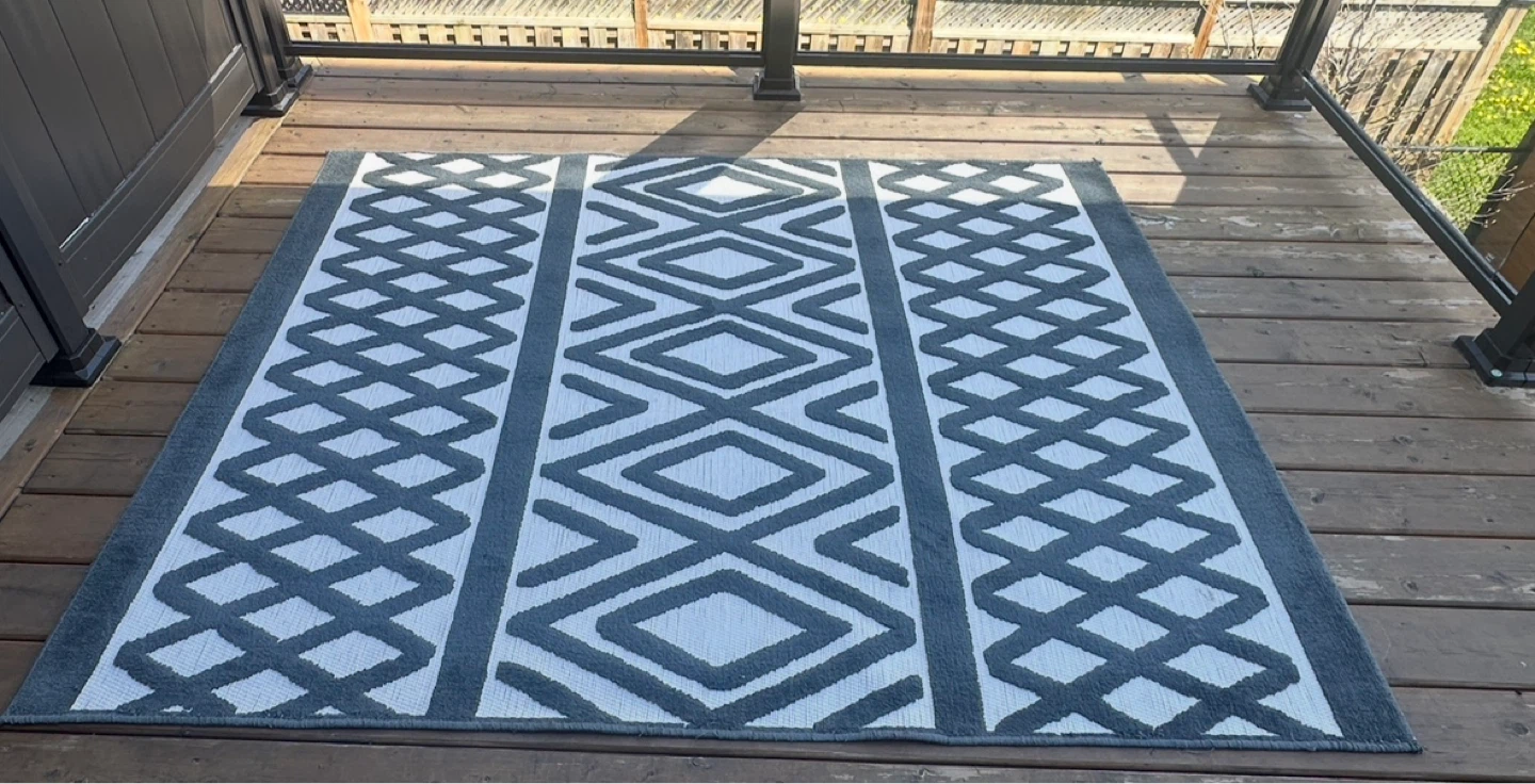 Outdoor Area Rug - Grey and White Geometric Pattern - photo 3