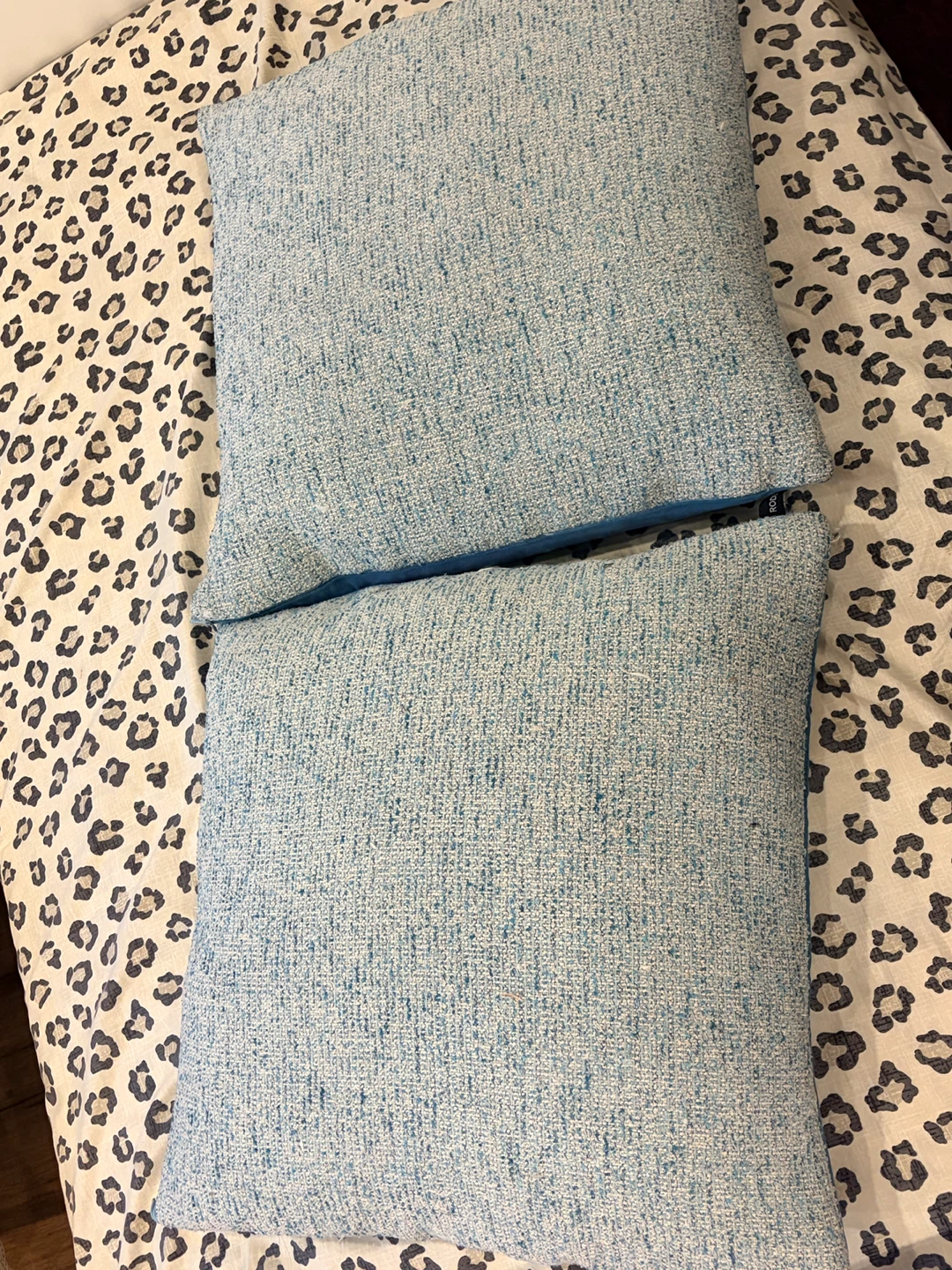 Two decorative throw pillows - photo 2