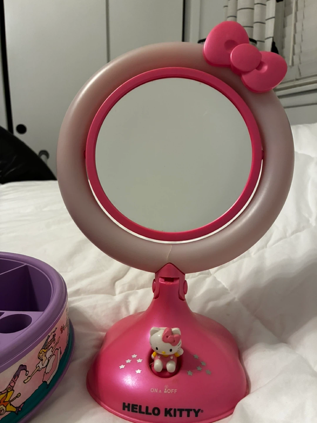 Girls princess vanity set and Hello Kitty lighted mirror. - photo 2