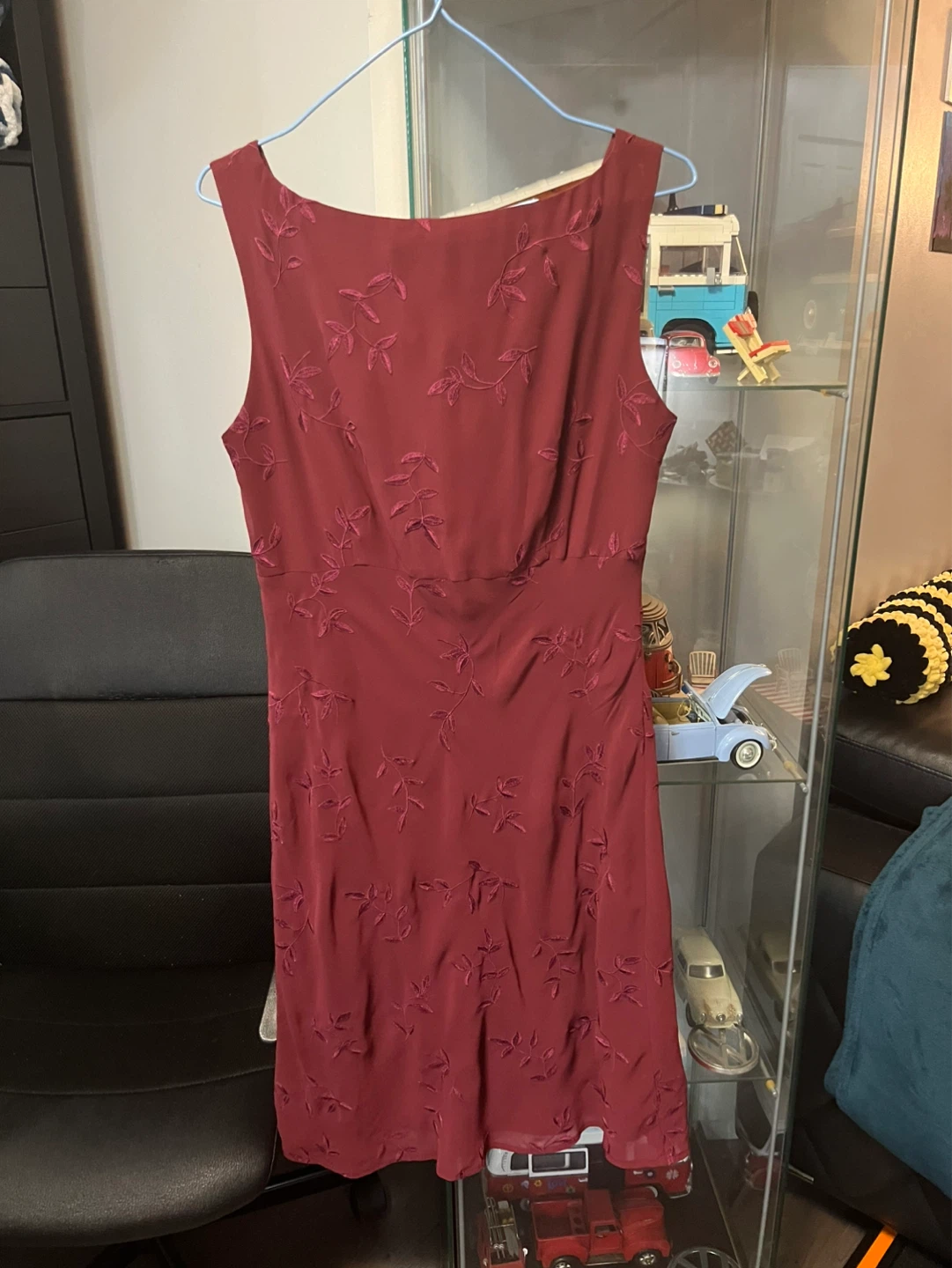 Burgundy Floral Embroidered Sleeveless Dress - photo 2