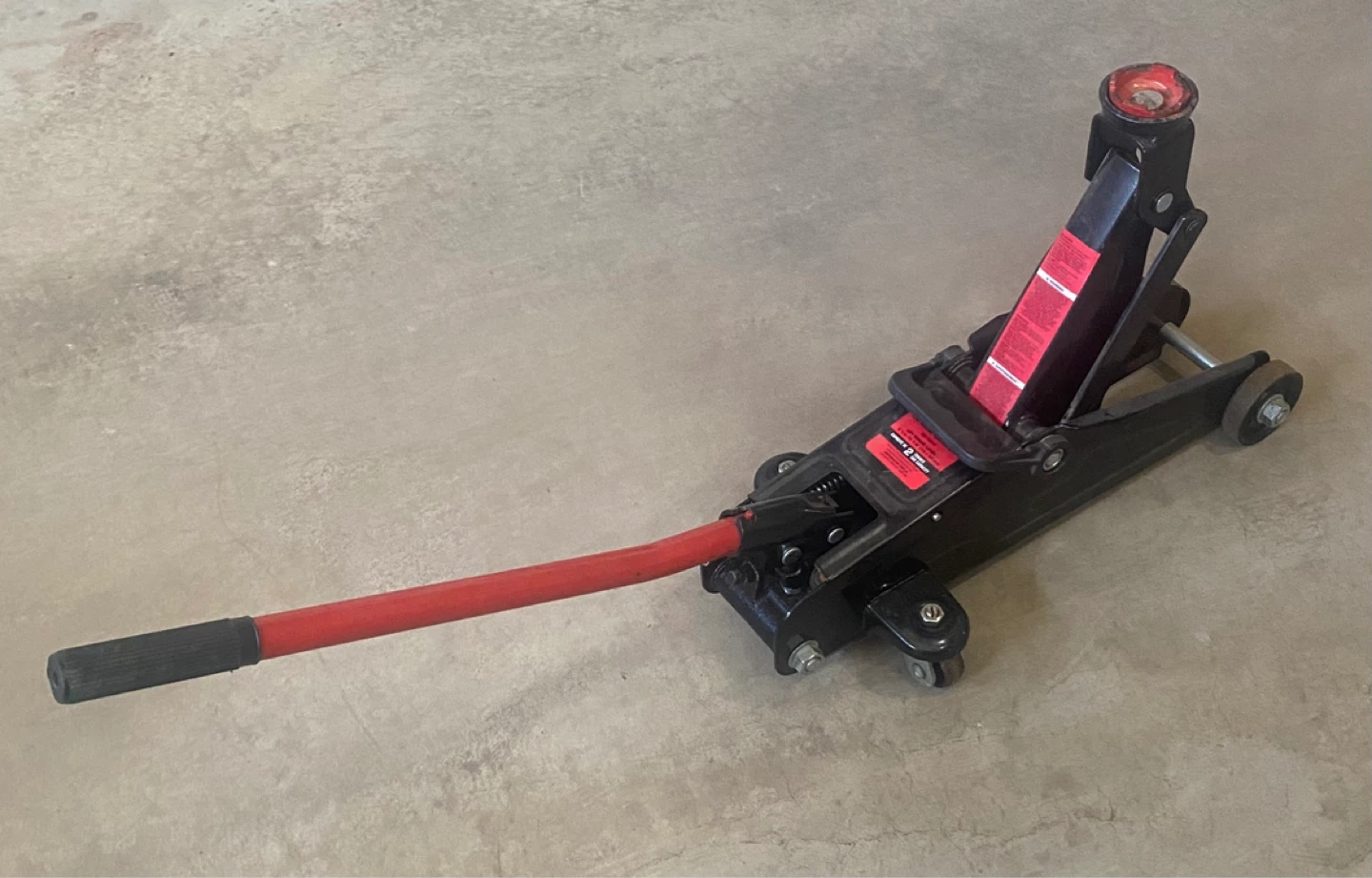 Motomaster Hydraulic 2 Ton Trolley Jack