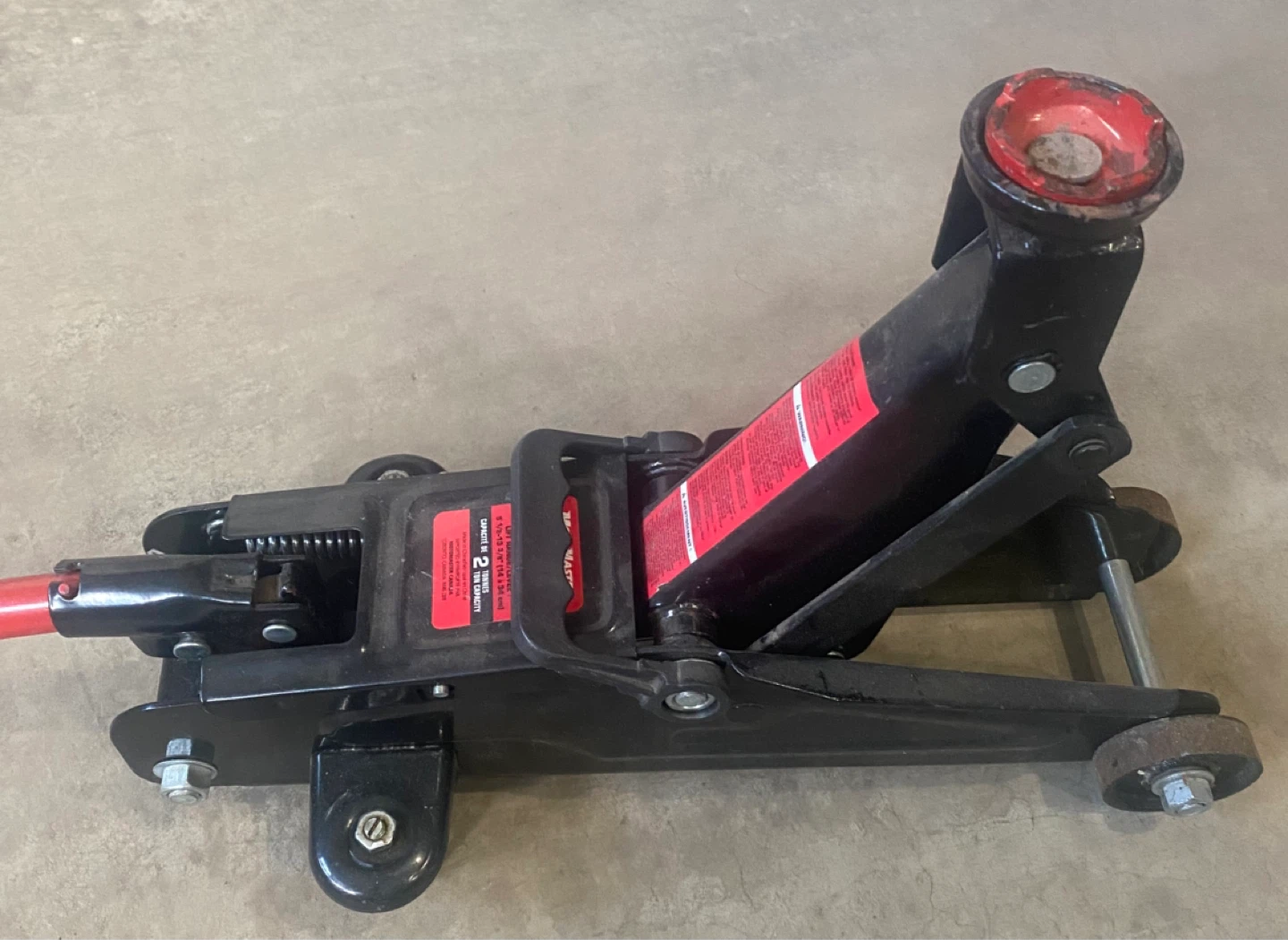 Motomaster Hydraulic 2 Ton Trolley Jack - photo 2