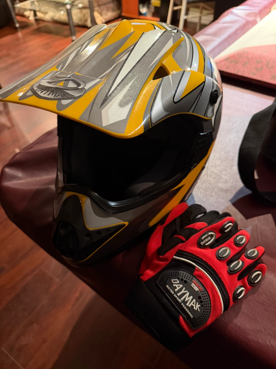 DAYMAK Motocross Helmet and Gloves Youth Set