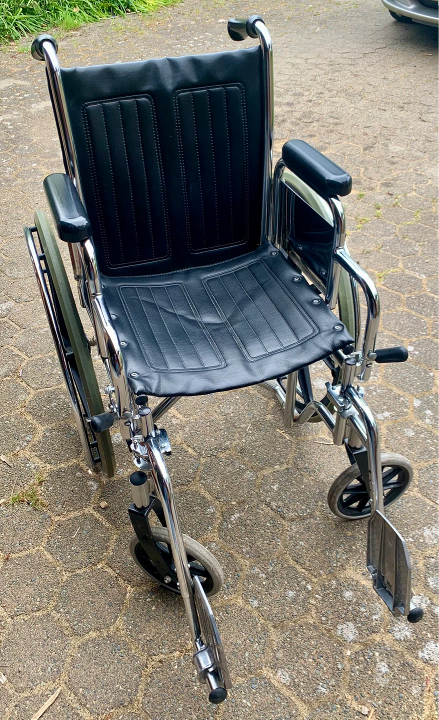 Wheelchairs (three standard plus one small). - photo 4
