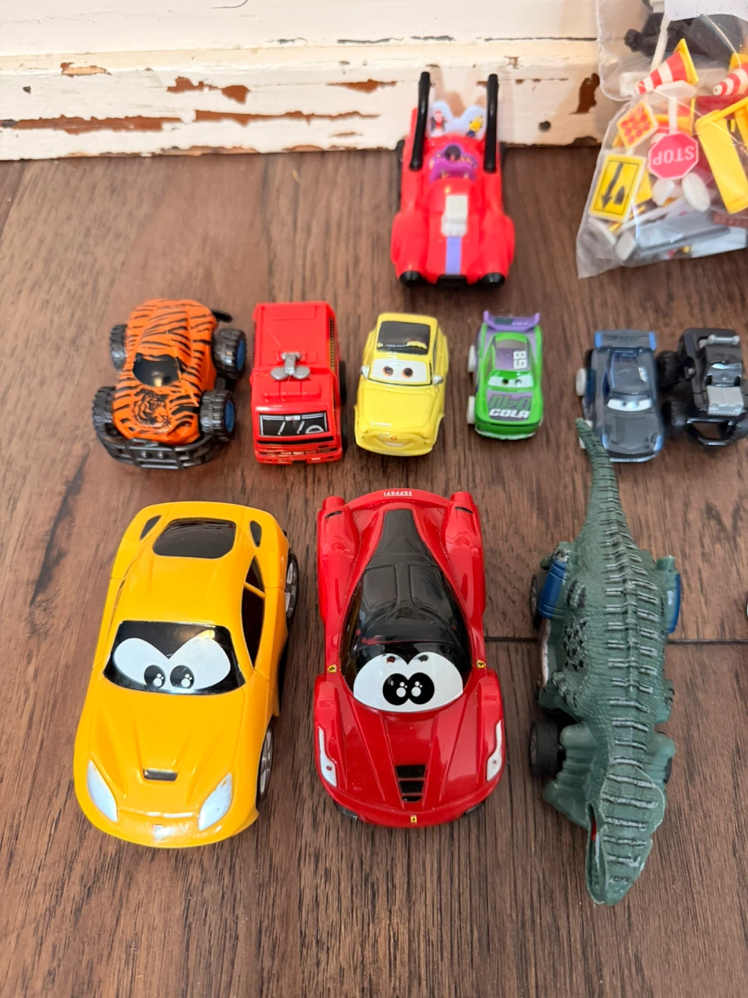 Lot of 18 Toy Cars and Accessories - photo 2
