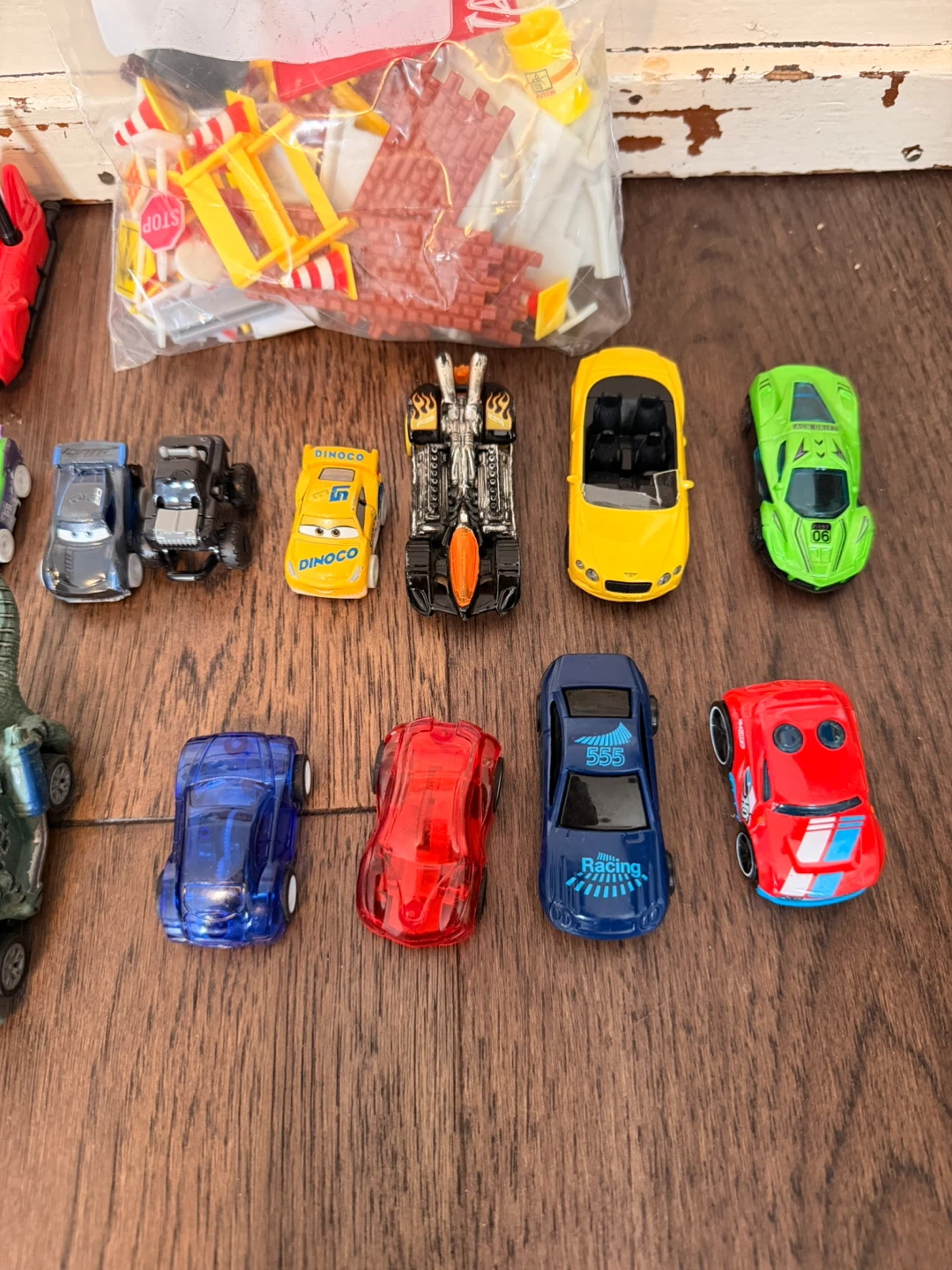 Lot of 18 Toy Cars and Accessories - photo 3