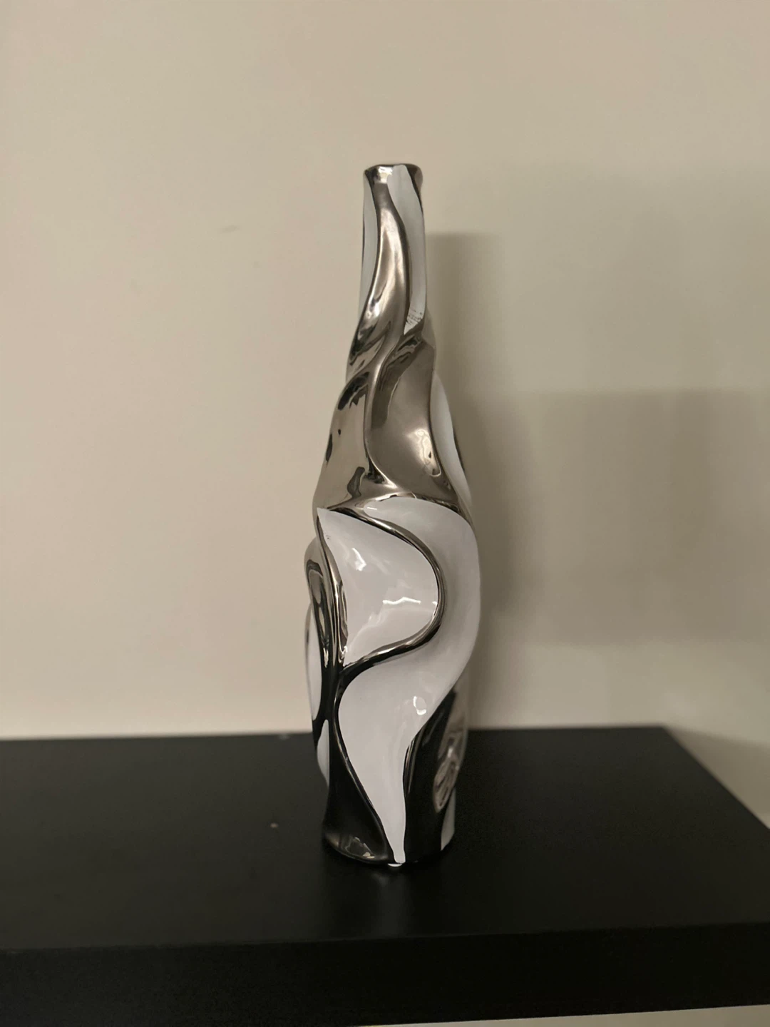Modern Swirl Ceramic Vase - White and Silver