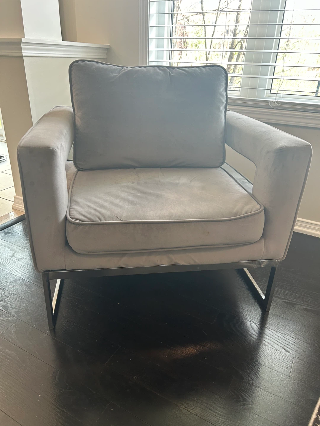 Grey Velvet Armchair with Metal Base - photo 3