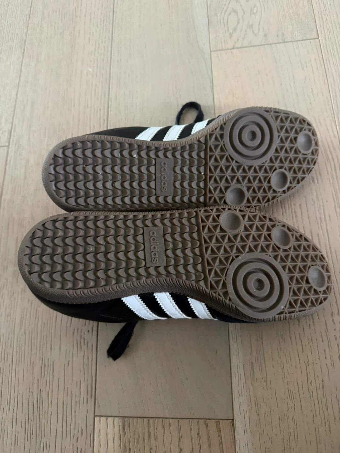 Adidas samba sneakers - woman’s size 8 - photo 3