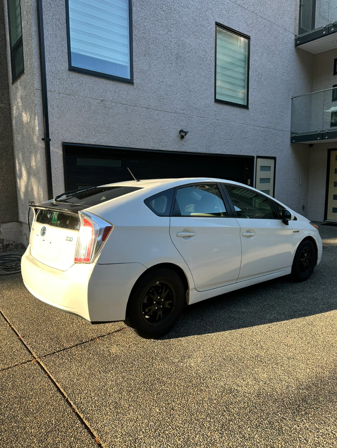 White Toyota Prius 2012 - photo 3