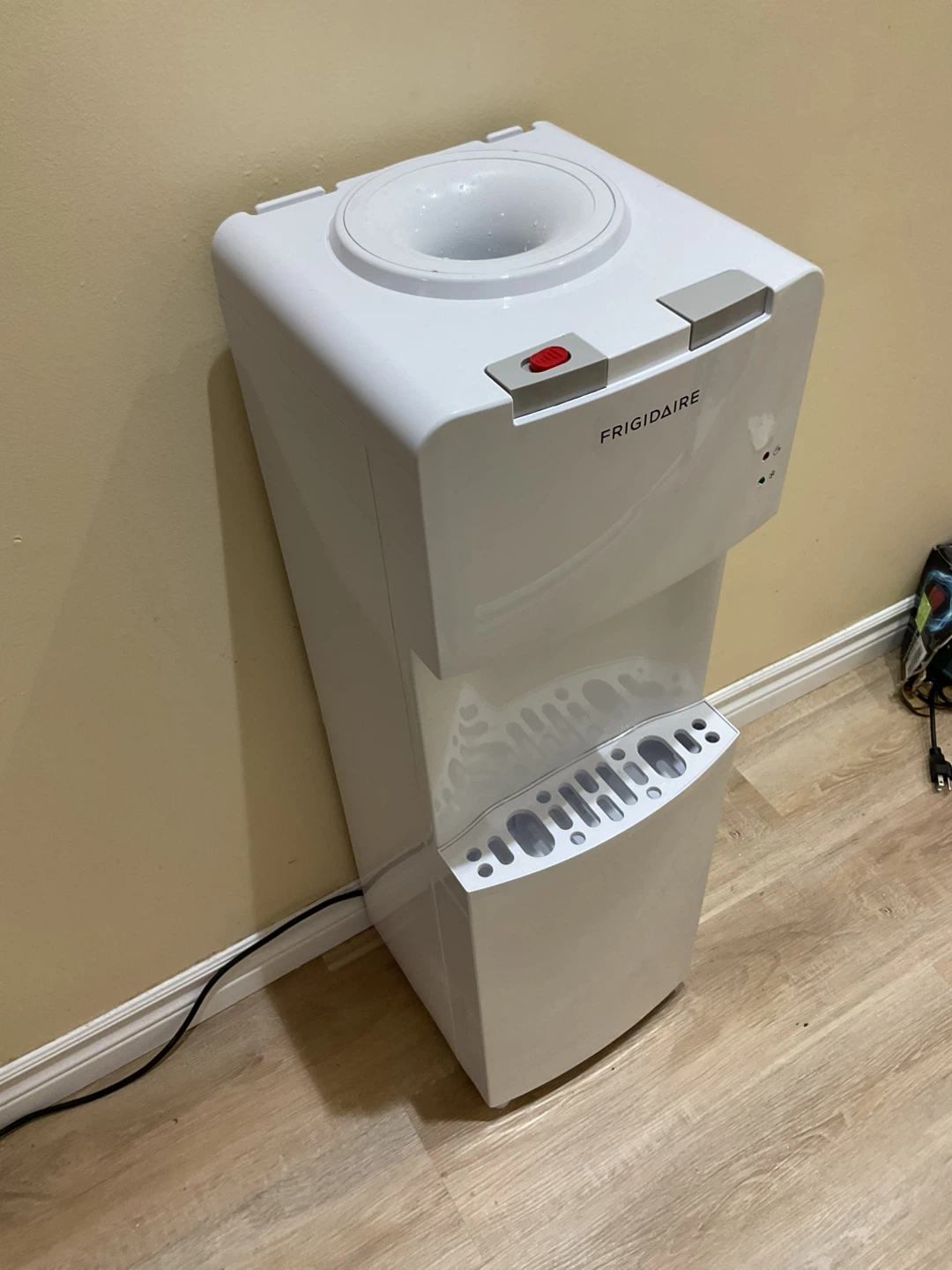 Frigidaire Water Cooler Dispenser - photo 2