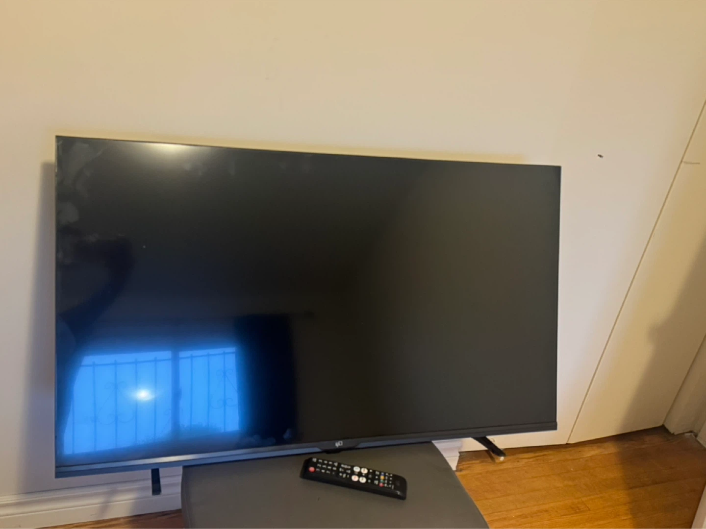 FPD AT40-P1 40” LED Smart TV (2025 model)