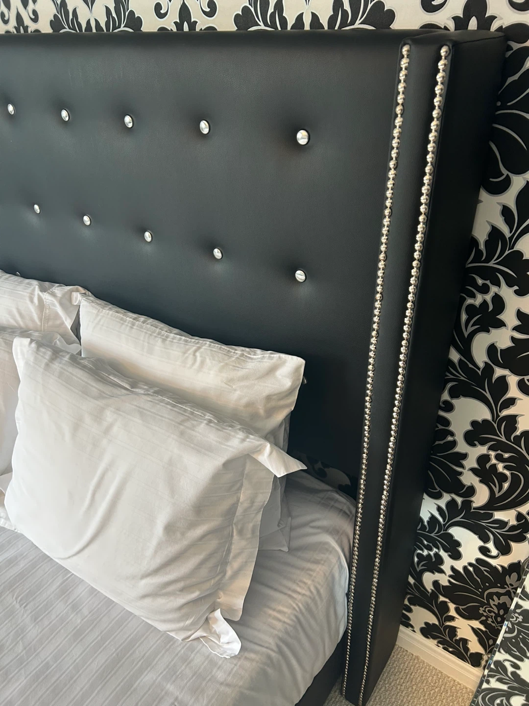 Black Faux Leather Tufted Headboard Bed Frame - photo 2