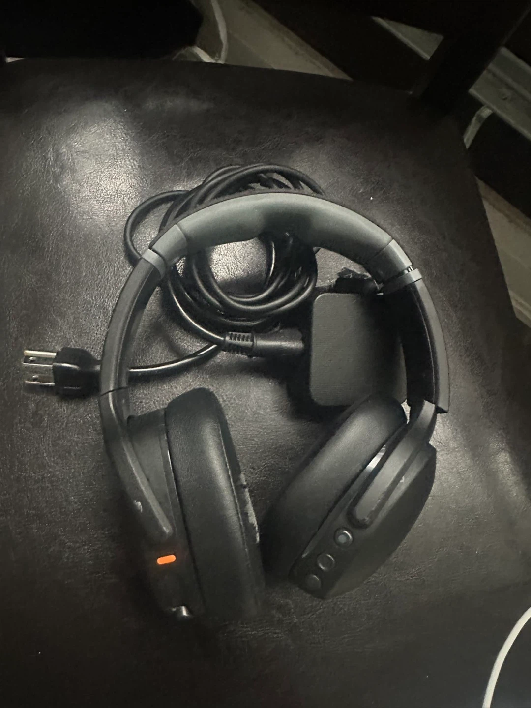 Black Wireless Headphones with Charger