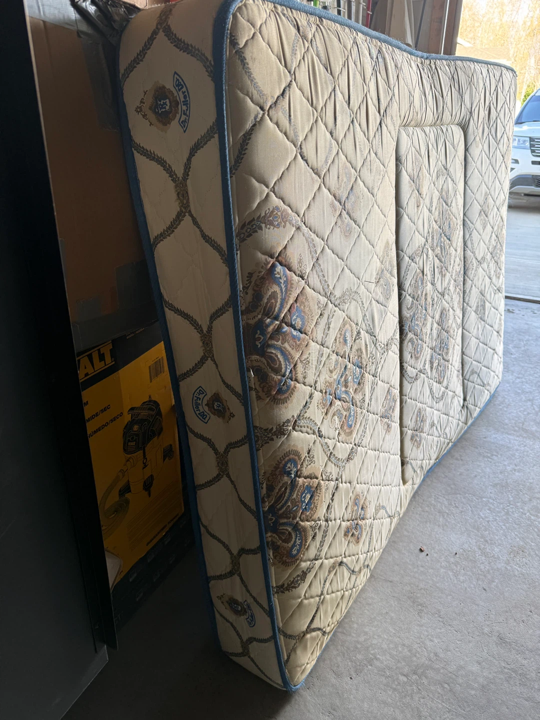 Free Queen Mattress - photo 3