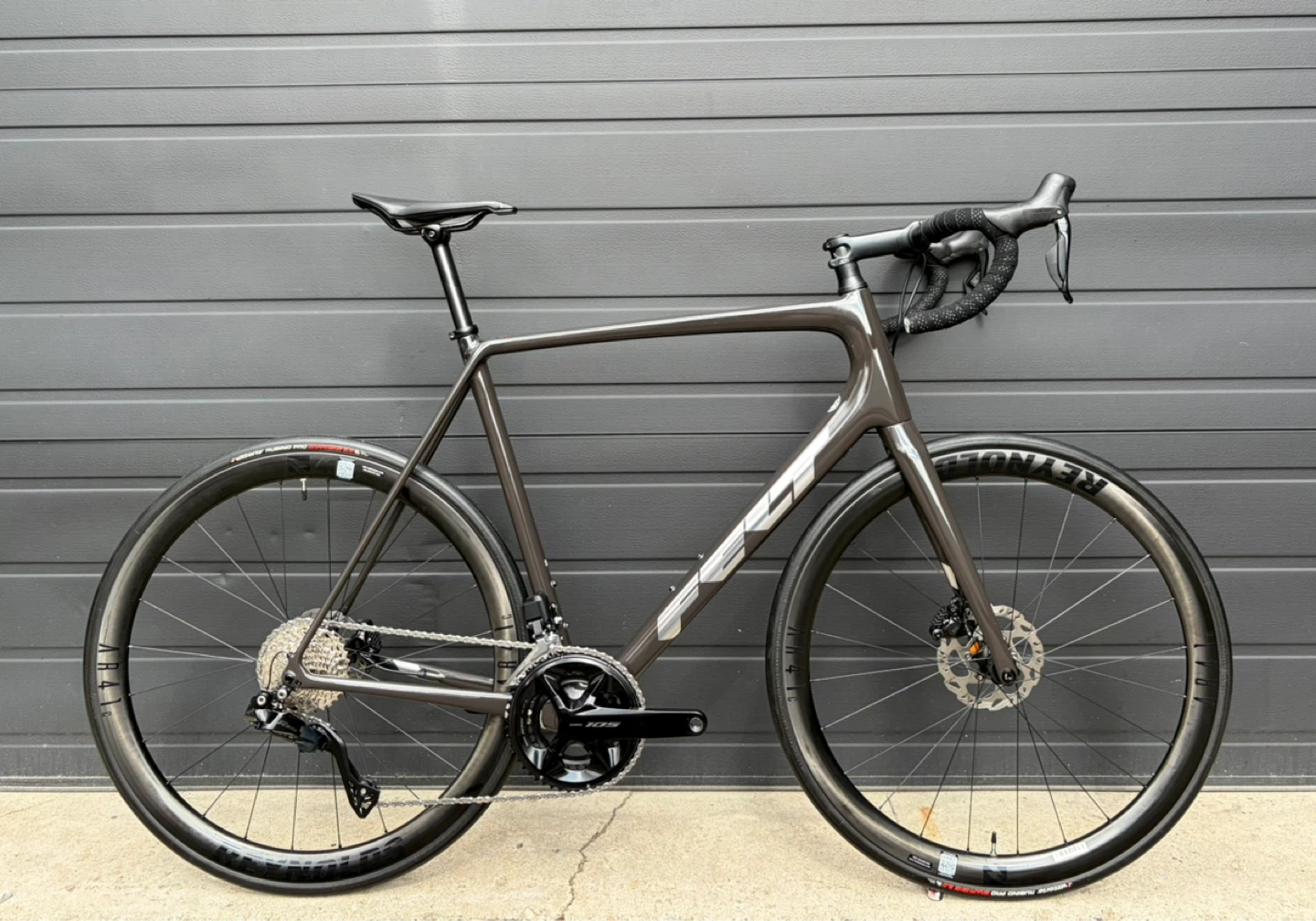 61cm XL Brand New Felt Carbon Di2 Road Bike