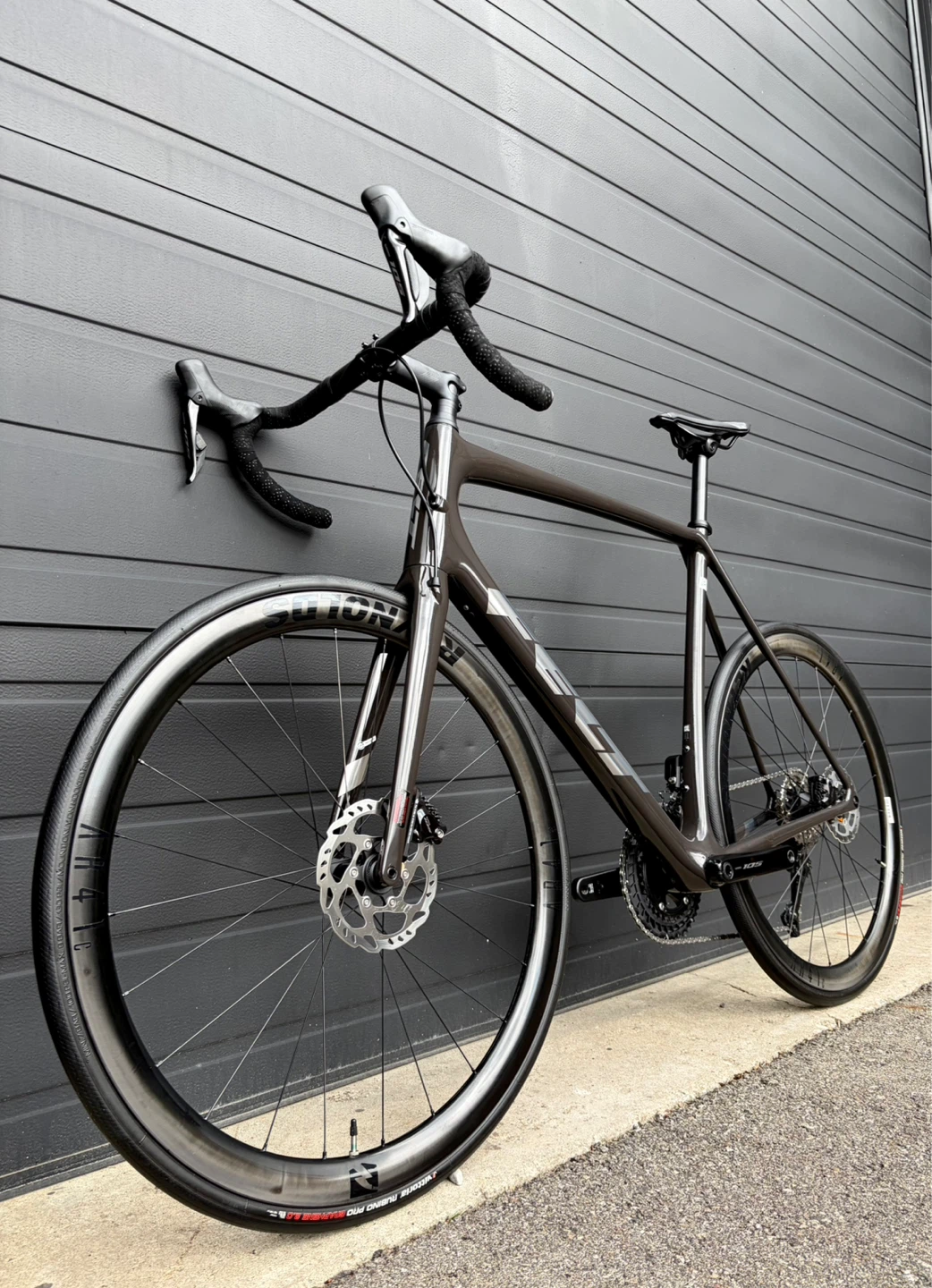 61cm XL Brand New Felt Carbon Di2 Road Bike - photo 2