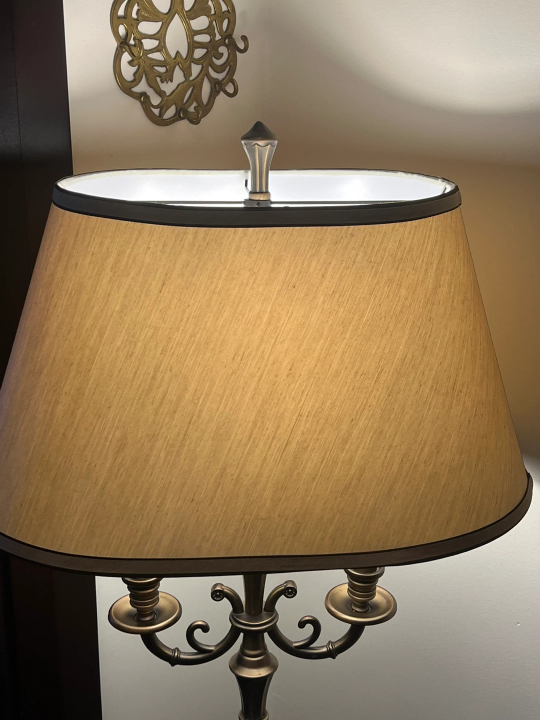 Vintage Brass Floor Lamp – Timeless Elegance & Warm Atmosphere - photo 3
