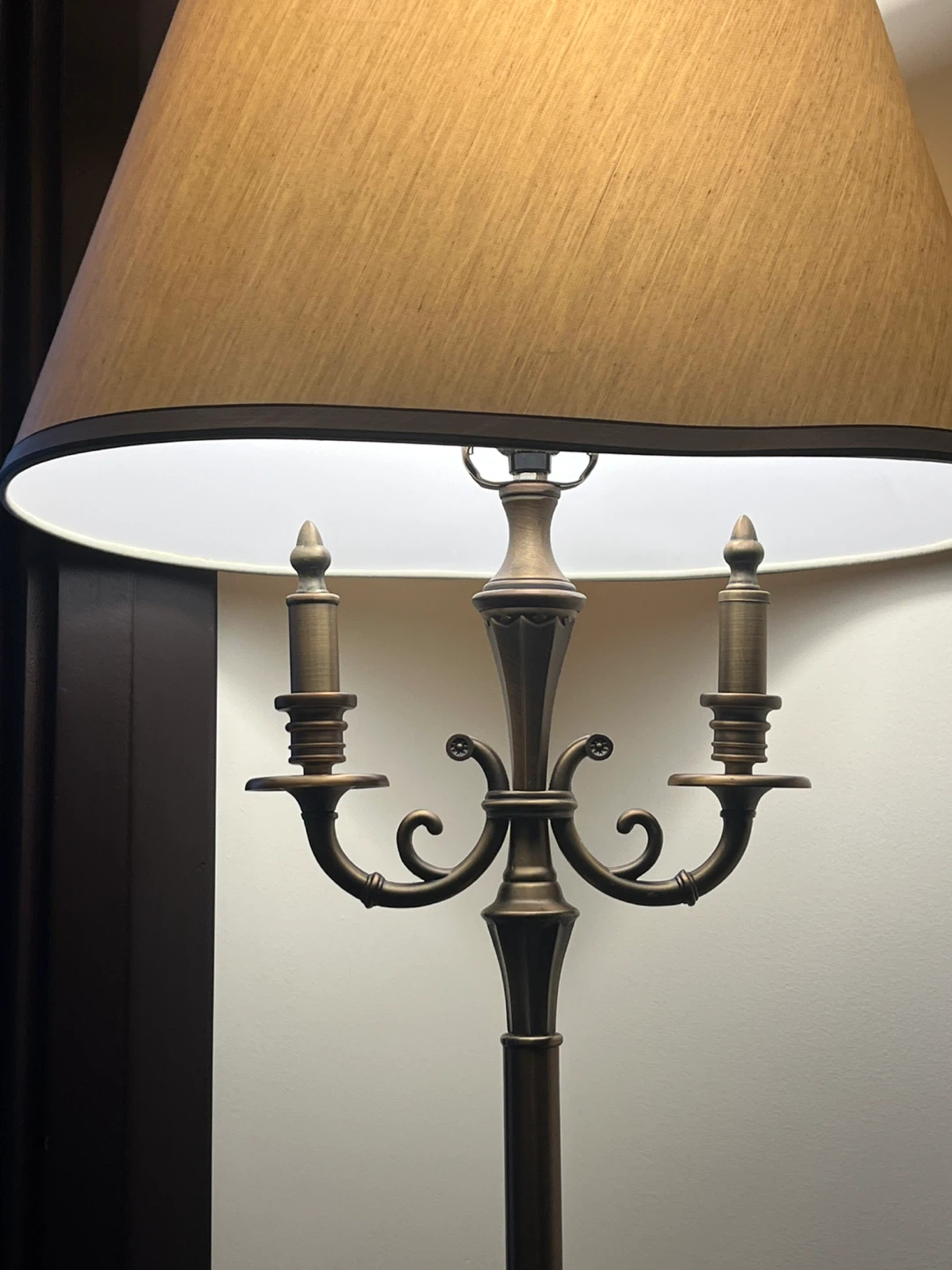 Vintage Brass Floor Lamp – Timeless Elegance & Warm Atmosphere - photo 2
