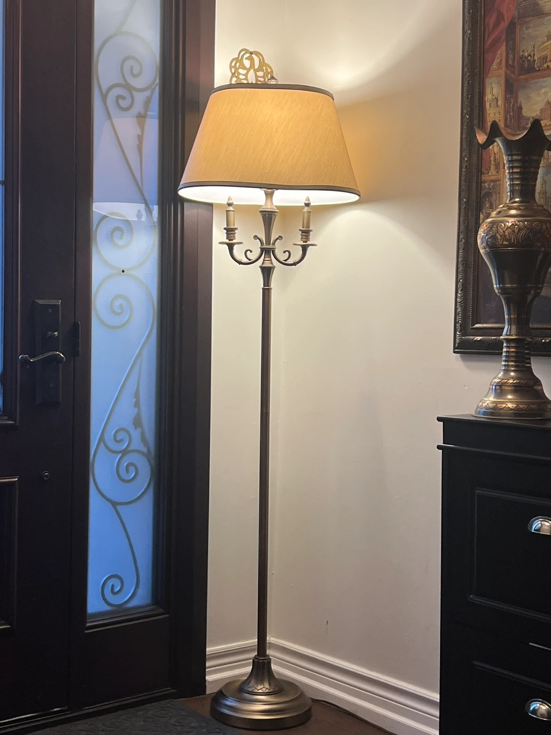 Vintage Brass Floor Lamp – Timeless Elegance & Warm Atmosphere